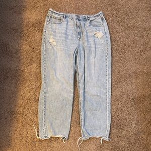American Eagle high rise 90’s boyfriend ripped jeans stretchy waistband size 18
